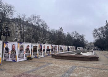 Чому демонтували куби з портретами Героїв пояснили у Тернопільській міськраді