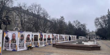 Чому демонтували куби з портретами Героїв пояснили у Тернопільській міськраді