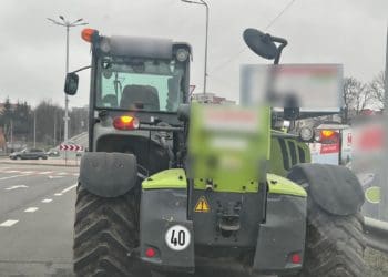 Забруднював дорогу і їздив без прав водій габаритної техніки у Тернополі