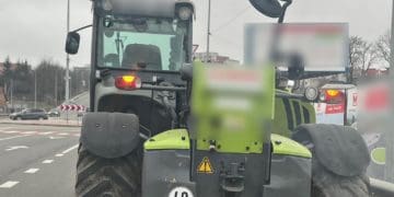 Забруднював дорогу і їздив без прав водій габаритної техніки у Тернополі