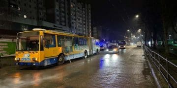Серйозні травми отримала кондукторка, яка впала у тролейбусі в Тернополі