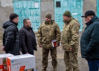 Очільник Тернопільщини Володимир Важинський передав захисникам обладнання для боротьби з “шахедами”