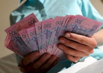 Все більше грошей втрачають жителі Кременеччини, оформляючи допомогу від міжнародної організації