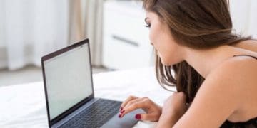 Гроші за суші, а потім інтимні фото: житель Кременеччини повірив інтернет-дівчині