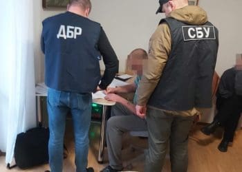 За махінації з розмитненням затримали двох інспекторів митного посту “Тернопіль”