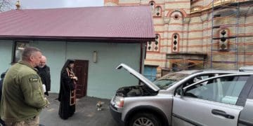 Митрополит Нестор освятив машину для одного з підрозділів ЗСУ