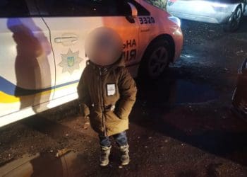 Дитину передали матері: у Тернополі зупинили водія, який ймовірно п’яним їхав із маленьким сином