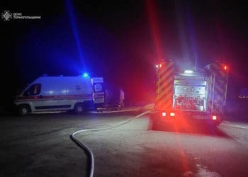 Рятували чоловіка, який не міг вибратись із палаючого автомобіля у Скалатській громаді