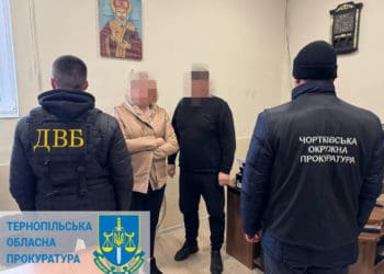До 10 років тюрми через хабар – підозрюють адміністраторку сервісного центру та експерта МВС на Тернопільщині