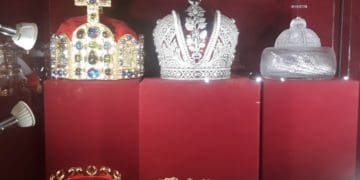 До Збаража привезли корони Данила Галицького та Роксолани