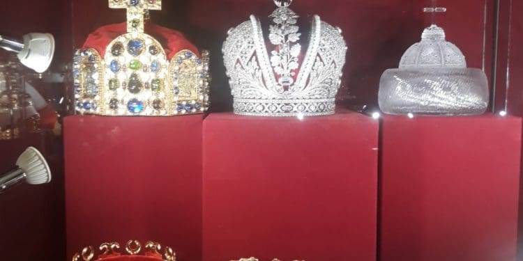 До Збаража привезли корони Данила Галицького та Роксолани