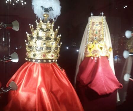 До Збаража привезли корони Данила Галицького та Роксолани