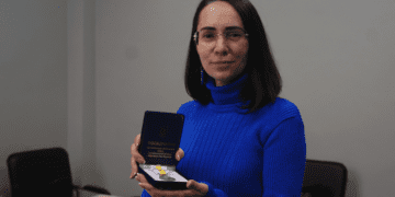 Тернопільську волонтерку нагородили почесним нагрудним знаком