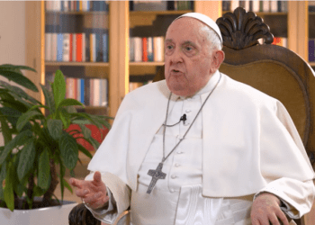 Папа Римський Франциск вважає, що Україні потрібно почати переговори з країною-агресором