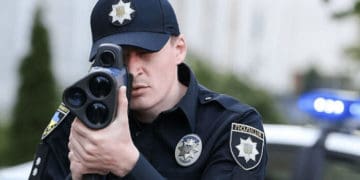 Патрульним в Україні заборонили ловити водіїв на швидкість: що відомо