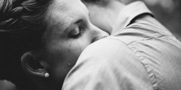 Через приховану правду все життя знав, що донька нерідна і мовчав: історія з життя