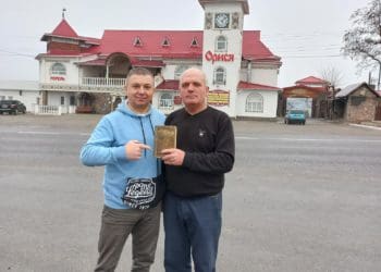 На Тернопільщині у хаті прадіда підприємець знайшов книжку, якій понад 100 років