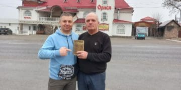На Тернопільщині у хаті прадіда підприємець знайшов книжку, якій понад 100 років