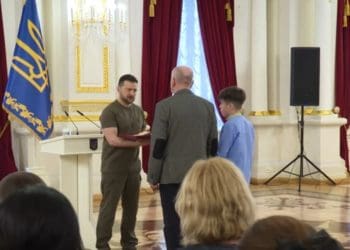 Президент України передав батьку загиблого Героя України із Тернополя Сергія Короля орден “Золота Зірка”