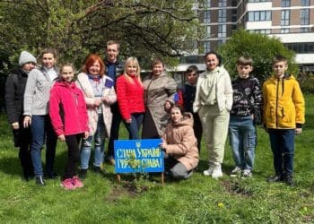 “Моє Дерево Перемоги” висадили на алеї вулиці Миру у Тернополі