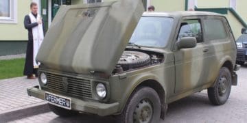 Жителі Великогаївської громади вчергове передали військовим автомобіль і дрон