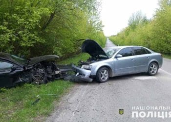 Два «Audi» не розминулись на дорозі у Лановецькій громаді: постраждала дитина