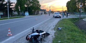 Підліток на електроскутері потрапив під колеса автівки у Козівській громаді