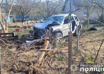 Через наїзд на металеву огорожу до реанімації потрапив житель Чорткова