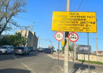 У центрі Тернополя водіїв попереджають нові дорожні знаки