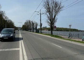 У Тернополі дитина раптово вибігла на дорогу під колеса велосипедиста