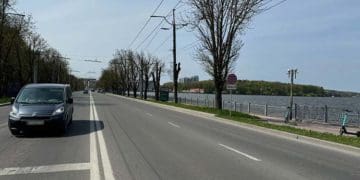 У Тернополі дитина раптово вибігла на дорогу під колеса велосипедиста