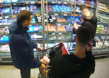 Розшукують трьох хлопців, які могли вкрасти товар у супермаркеті Тернополя