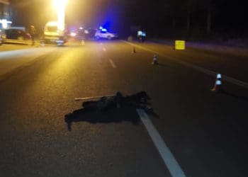 4 смуги неосвітлюваної дороги: біля Смиківців пішохід потрапив під колеса одразу двох автівок