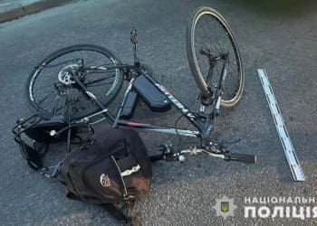 Наїхав на автівку і отримав серйозні травми велосипедист у Тернополі