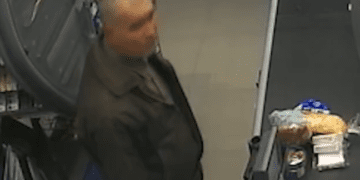 У Тернополі розшукують зловмисника, який вкрав гаманець у супермаркеті