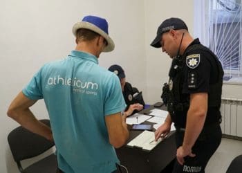 Водія-“громадського активіста”, який бикував до тернопільських патрульних, відправили за ґрати