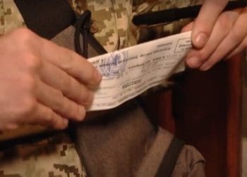 Вйськовому бажали «здохнути», бо вручає повістки у Вербну неділю, – тернопільська волонтерка.