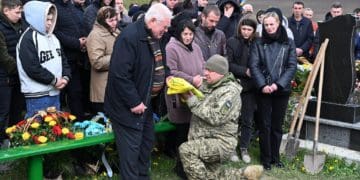 З військовими почестями в останню дорогу провели захисника Василя Друзюка на Лановеччині