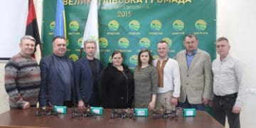 Учасники театрального колективу Великогаївської громади завдяки виставі зібрали на ЗСУ 60 тисяч