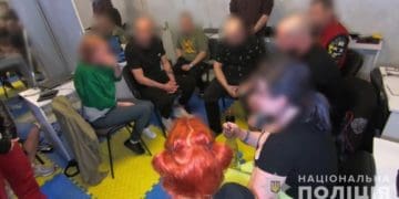 Українські поліцейські ліквідували шахрайський call-центр в Одесі, де громадян Чехії ошукали на 5,5 млн грн