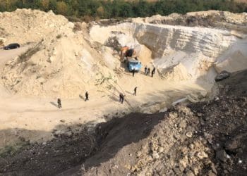 Піску на 40 млн грн незаконно видобули і продали четверо фігурантів на Чортківщині