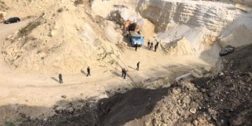 Піску на 40 млн грн незаконно видобули і продали четверо фігурантів на Чортківщині