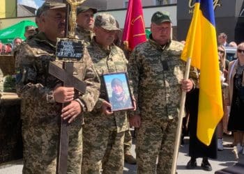 В останню дорогу провели Героя Руслана Петрика у Почаївській громаді