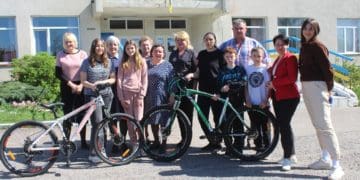 Діти загиблих Героїв і полонених отримали велосипеди у Великогаївській громаді