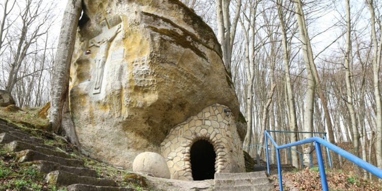 Тернопільщина туристична: Урочище «Монастирок» в селі Лісники