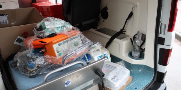 Волонтери з Тернополя доправили реанімобіль для ЗСУ