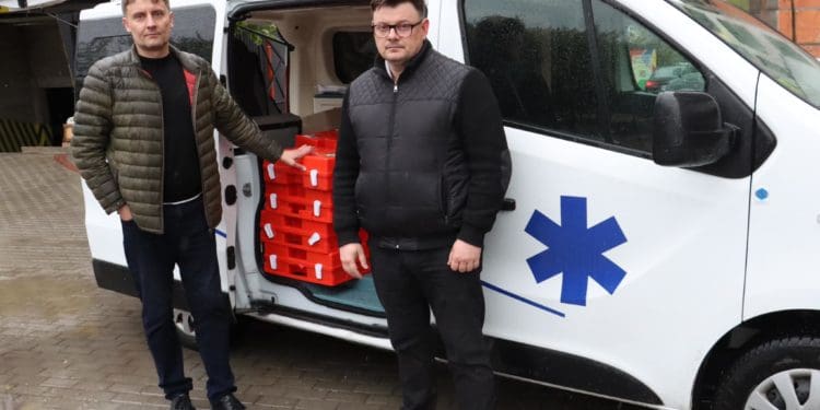 Волонтери з Тернополя доправили реанімобіль для ЗСУ