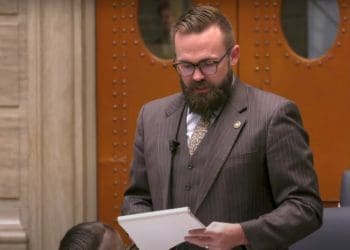 Загиблого бійця з Тернопільщини хвилиною мовчання вшанували у Сенаті штату Міссурі