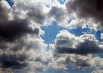 хмарно з проясненнями