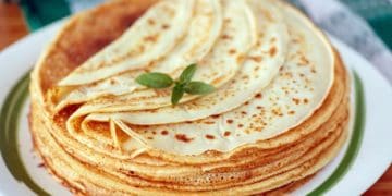 Пісні млинці добре смакують з варенням: рецепт до часу